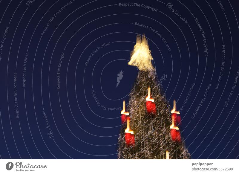 Weihnachtsbaum mit Langzeitbelichtung und Zoombewegung Weihnachtsdekoration Weihnachten & Advent weihnachten konzept hintergrund Weihnachtsbaumschmuck