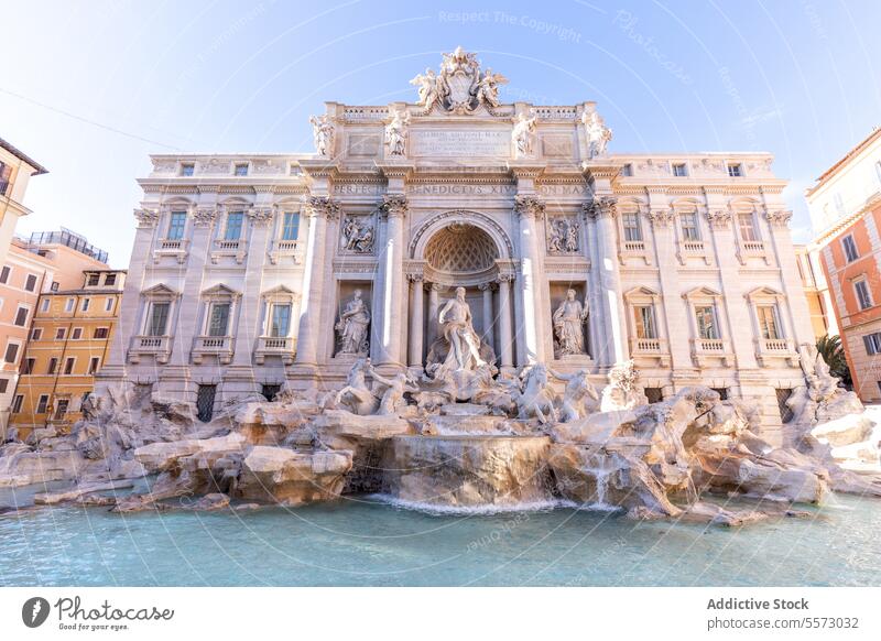 Trevi-Brunnen in Rom Italien trevi Springbrunnen Barock Architektur Wahrzeichen Bildhauerei Statue Himmel Murmel Wasser reisen Tourismus Ausflugsziel historisch