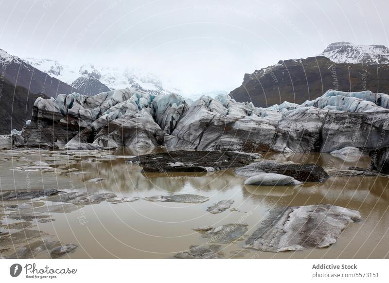 Gletscherüberblick in Island Berge u. Gebirge Wasser Einsamkeit Landschaft Schnee Eis Gelände malerisch Gipfel im Freien Umwelt kalt Natur Wildnis reisen