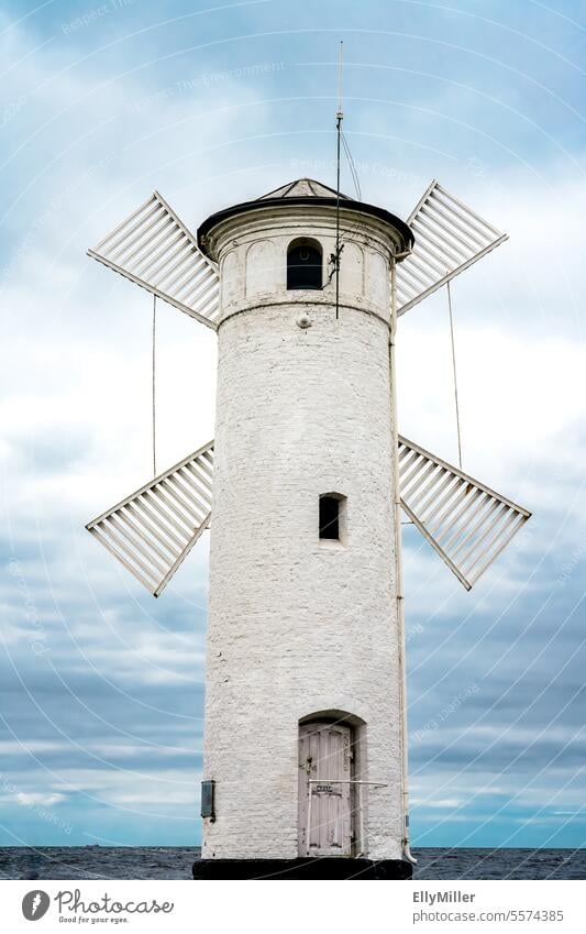 Mühlenbake in Swinemünde - Leuchtfeuer in Windmühlenform Ostsee Küste Leuchtturm Himmel Ferien & Urlaub & Reisen Landschaft Meer Natur Wolken Strand Ostseeküste