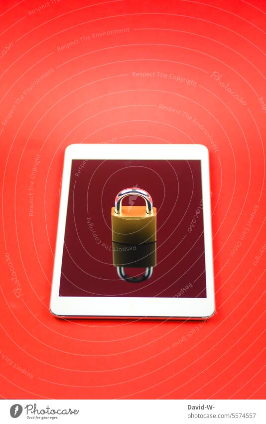 Cybersecurity - Elektronische Geräte schützen Cybersicherheit Cyberkriminalität online Schutz Virus Software Sicherheit Technik & Technologie Dienste bedrohung