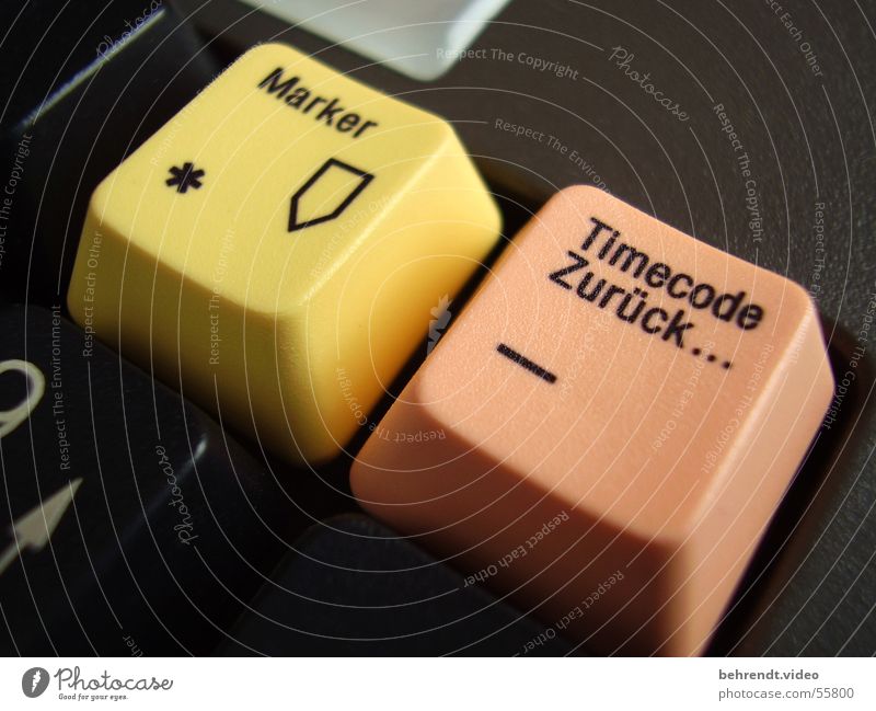 Timecode & Marker Premiere Videoschnitt gelb anthrazit schwarz diagonal nah Filzstift zurück orange apricot Nahaufnahme Schilder & Markierungen Stern (Symbol)
