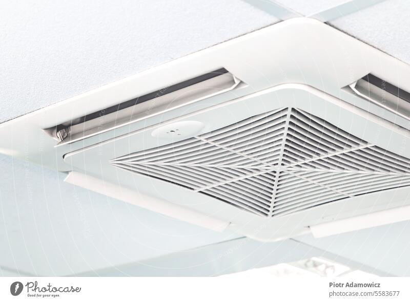 An der Decke installierte Klimaanlage Zimmerdecke Air Konditionierer Innenbereich Voraussetzung Konditionierung cool elektrisch Büro System Temperatur Komfort