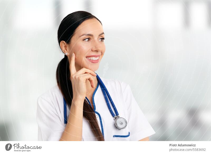 Porträt einer schönen Ärztin Arzt medizinisch Medizin Klinik Gesundheitswesen Frau Krankenpfleger Stethoskop Hintergrund arzt Lächeln Apotheker Krankenhaus