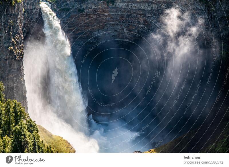 klangmalerei | riesen lärm Flußbett Schlucht Felswand Felsen Wald Wells Gray Park Wells Gray Provincial Park British Columbia Nordamerika Kanada Helmcken Falls