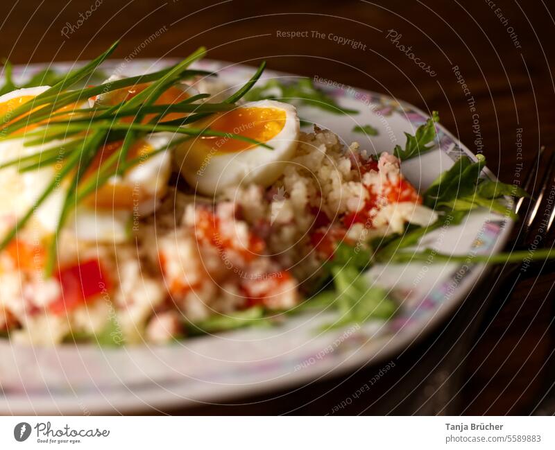 Vegetarisches Gericht mit Blumenkohlreis und Eiern Essen Ernährung vegetarisch Vegetarische Ernährung Gesunde Ernährung Lebensmittel Gemüse gesund Gesundheit