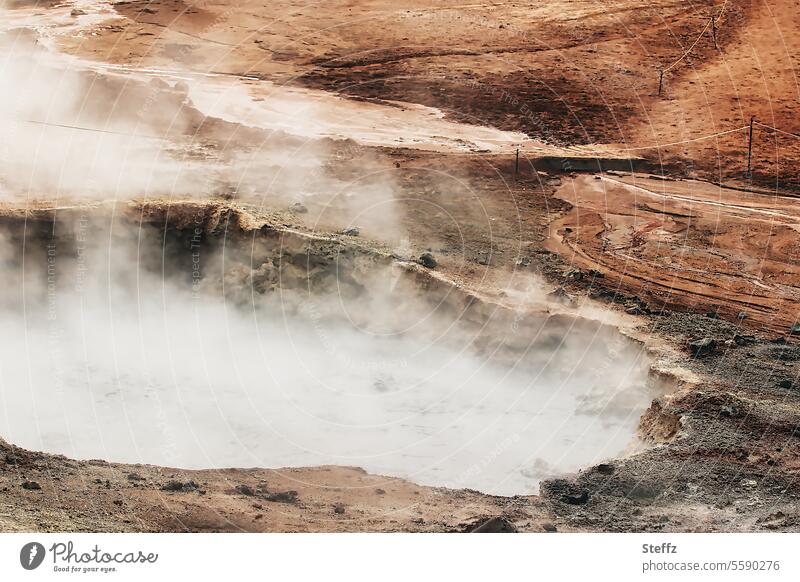 Solfatarenfeld auf Island isländisch Islandreise Vulkanologie Kraft Schwefeldampf dampfen Erde Gas Buthan vegetationslos unbewohnbar Dampf Vulkanwärme Geruch