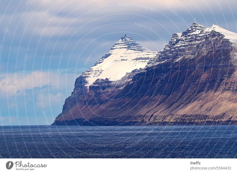 nordatlantische Färöer Inseln Färöerinseln Atlantikinsel Nordatlantik Färöer-Inseln Schafsinseln nordatlantische Inseln friedlich uralt ruhig Klippen felsig