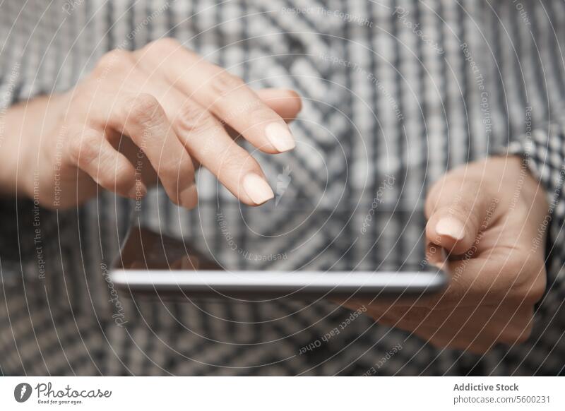 Digitale Tafel digitales Tablett Tablet Computer Tablette pc Hand Apparatur menschlich Technik & Technologie Elektronik Glied Körperteil Nahaufnahme