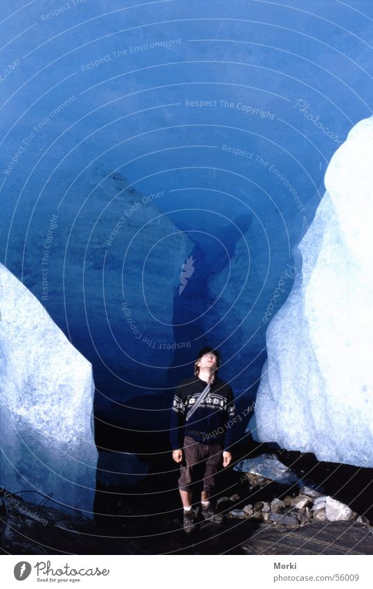 Freundschaft mit einem sterbenden Riesen Gletscher unten gefährlich Macht groß klein winzig weiß kalt Abenteuer Norwegen Höhle Ecke Himmel Schnellzug stehen
