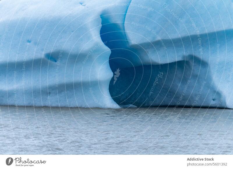 Die ruhigen EisberggewÃ€sser des VatnajÃ¶kull-Nationalparks Island Gelassenheit Wasser blau gefroren Landschaft Natur kalt Schönheit Schwimmer ätherisch