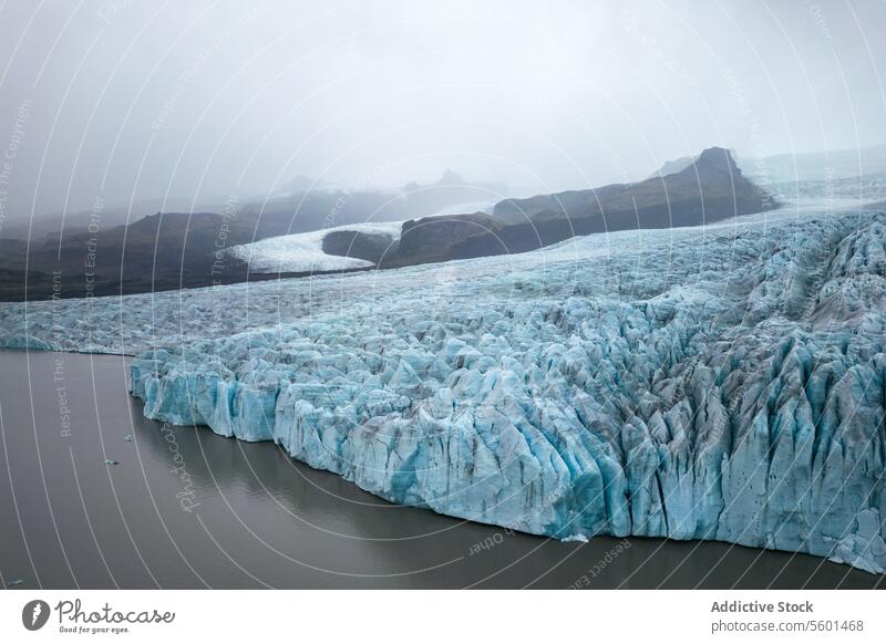MajestÃ?tische Gletscherlandschaft im VatnajÃ¶kull-Nationalpark, Island Landschaft Eis arktische natürliche Schönheit Gelassenheit Nebel Wetter dramatisch