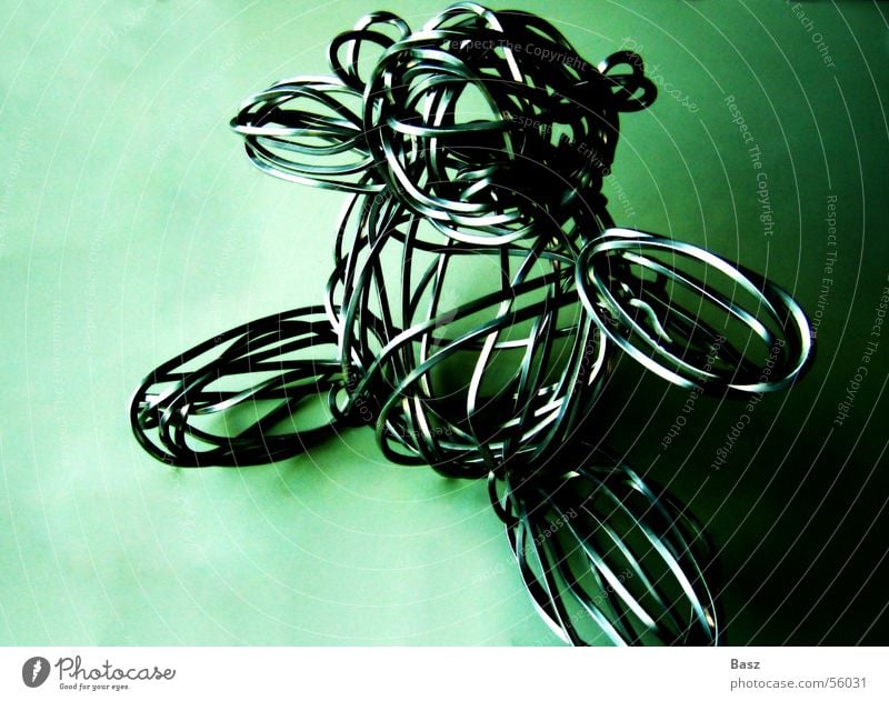wire bear grün Draht Einsamkeit steril Spielzeug Teddybär weich ruhig Geborgenheit angenehm abstrakt Trauer Wohlgefühl Erinnerung Metall synesthesie Schatten