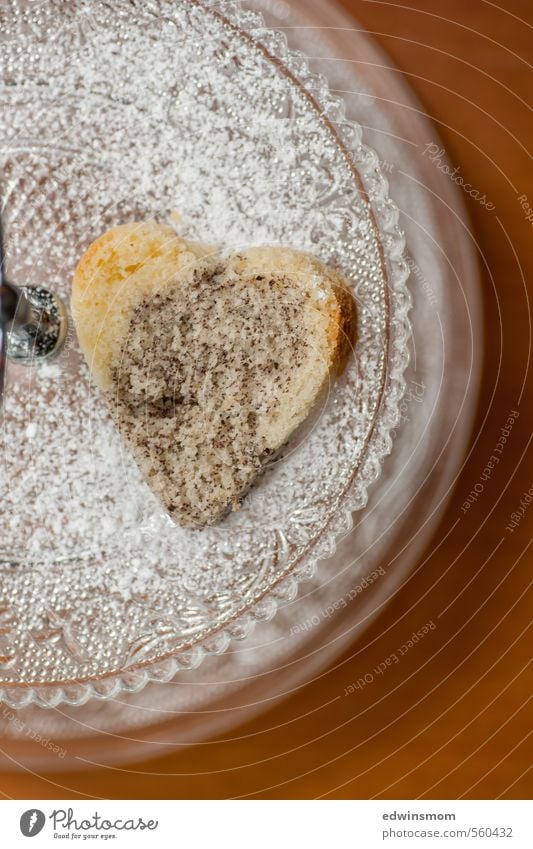 Mit Liebe angerichtet. Kuchen Süßwaren Kaffeetrinken Geschirr Etagere Feste & Feiern Valentinstag Hochzeit Geburtstag Holz Glas gebrauchen Essen genießen