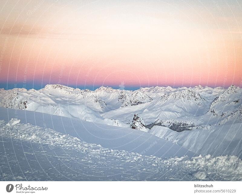 Wenn sich der Tag verabschiedet auf 2800m Höhe im Dezember Berge Sonnenuntergang Abenddämmerung Dämmerung Alpen Schweiz Schweizeralpen Berge u. Gebirge Natur