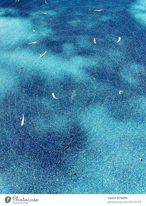 Boden, Schatten und Blätter blau Baumschatten abstrakt Abstraktion