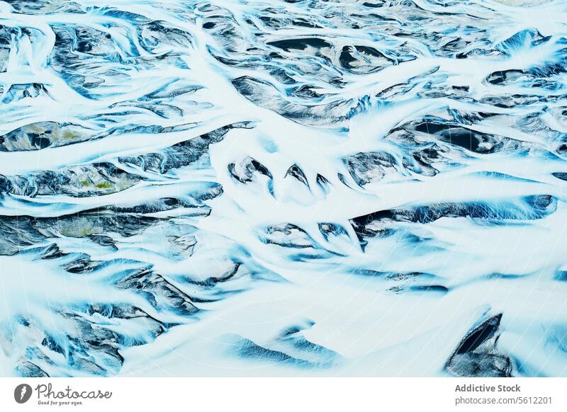 Mystische isländische Flusseinzugsgebiete im Winter Island Becken Schnee Luftaufnahme Landschaft Frost kalt Natur malerisch Schönheit gefroren weiß Gletscher