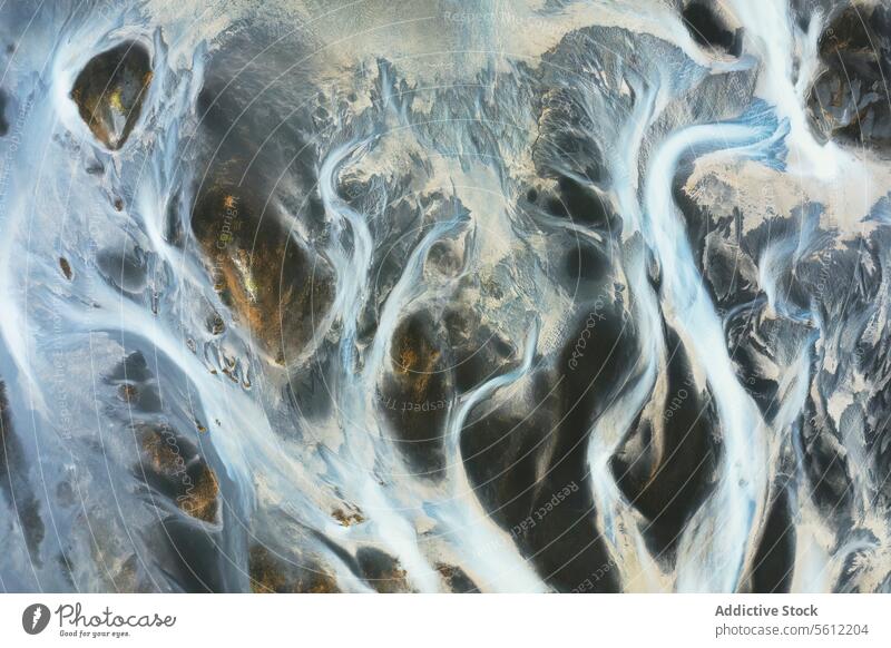 Luftaufnahme von Islands verschlungenen Flussmustern Flusseinzugsgebiet abstrakt Natur Muster fließen Wasser strömen Geologie Landschaft natürliche Schönheit