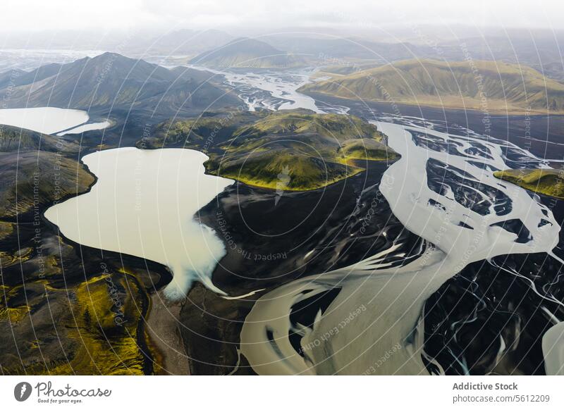 Luftaufnahme der isländischen Flussgebiete und des Geländes Island Flusseinzugsgebiet Landschaft robust Farbe Muster Natur im Freien Wildnis Umwelt pulsierend
