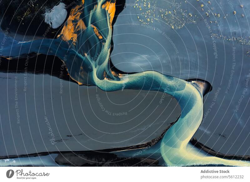 Luftaufnahme eines serpentinenartigen Flusses in einer isländischen Landschaft Antenne Island Serpentine geschlängelt Gelände Geologie Flusseinzugsgebiet Natur