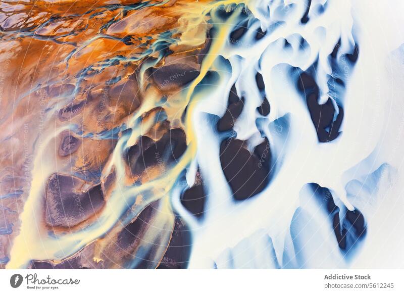 Luftaufnahme eines ruhigen isländischen Flussgebiets Island Becken Antenne Ansicht Landschaft Natur Gelassenheit Schönheit Kontrast Farbe Textur Wasser fließen