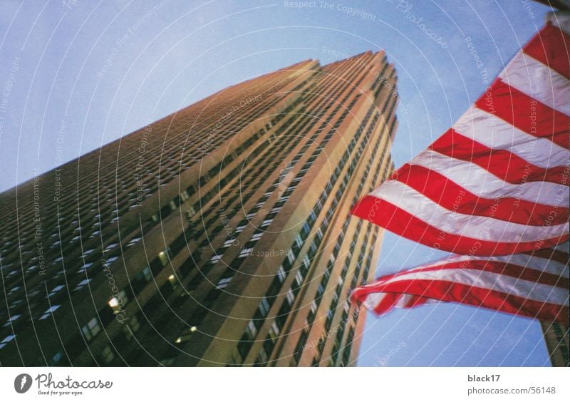 New York Rockefeller Center Hochhaus Stars and Stripes Amerika Fahne Architektur ge-building