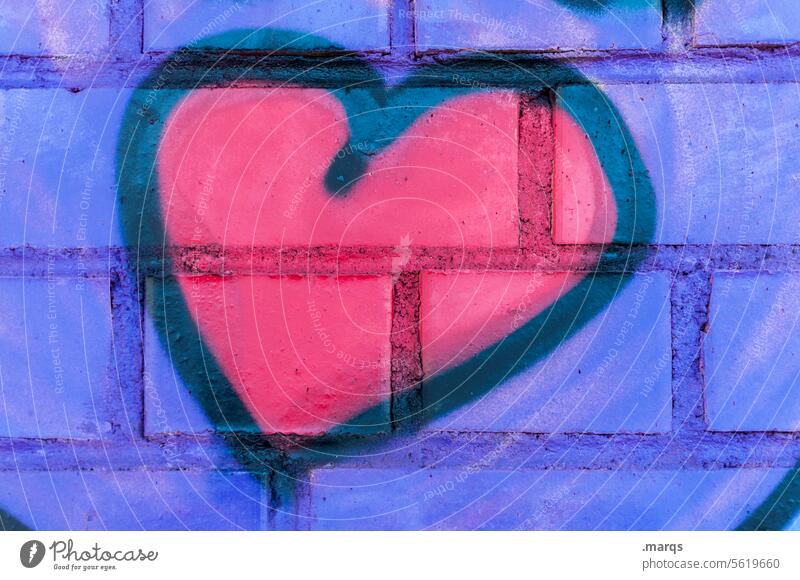 ❤️ Herz Symbole & Metaphern herzförmig Graffiti Mauer rot lila Nahaufnahme Liebe Gefühle Romantik Verliebtheit Valentinstag