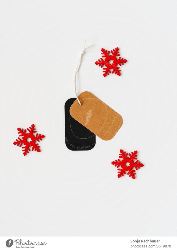 Weihnachten Hintergrund mit zwei leeren Etiketten Weihnachten & Advent unbeschrieben weißer Hintergrund flatlay Design Feste & Feiern rot Muster Ornament