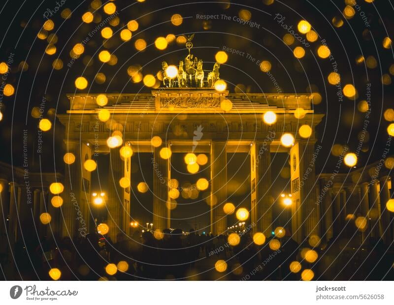 am Brandenburger Tor glitzert und funkelt es Weihnachtsstimmung Weihnachtsbeleuchtung glänzend defokussiert Unschärfe Lichterkette leuchten funkeln abstrakt