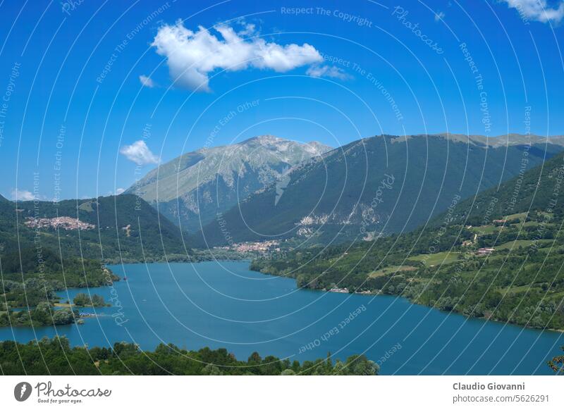 Der See von Barrea, im Nationalpark Abruzzen Europa Italien Juli L Aquila Farbe Tag grün Landschaft Berge u. Gebirge national Natur Park Fotografie Sommer
