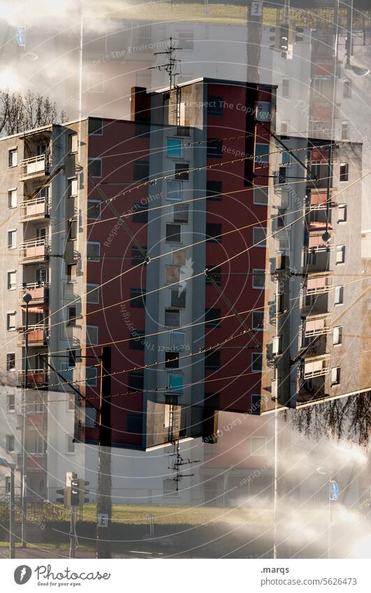 Ungewohnt wohnen abstrakt Doppelbelichtung Architektur Haus Immobilienmarkt Zukunft modern außergewöhnlich Fassade optische täuschung Schweben Symmetrie