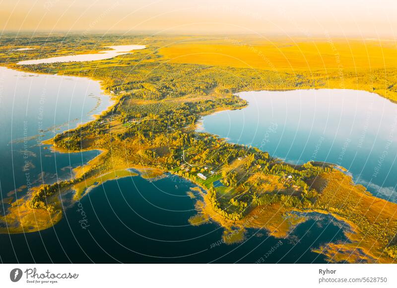 Bezirk Braslaw, Vitebsk Voblast, Weißrussland. Aerial View of Seen, grüne Waldlandschaft. Top View Of Beautiful European Nature From High Attitude. Ansicht aus der Vogelperspektive. Berühmte Seen