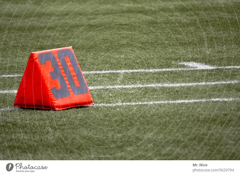30 Ziffern & Zahlen Schilder & Markierungen Freizeit & Hobby American Football Super Bowl Sport Linien football 30 meter Leichtathletik Rasen Gras