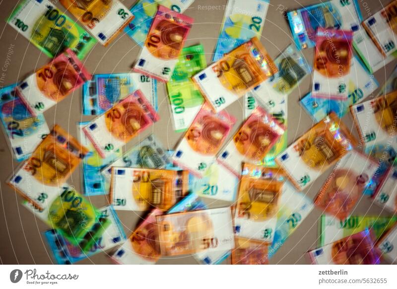 Geld (leicht unscharf) abrechnung bank bar bargeld barzahlung bestechung bestechungsgeld betrag bezahlen euro finanzen geldbetrag geldschein konsum korruption