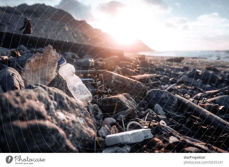 Strand mit Müll bei Gegenlicht in Dänemark relaxation erholen & entspannen" Erholungsgebiet baden Freiheit Urlaub Urlaubsstimmung Außenaufnahme Meer Farbfoto