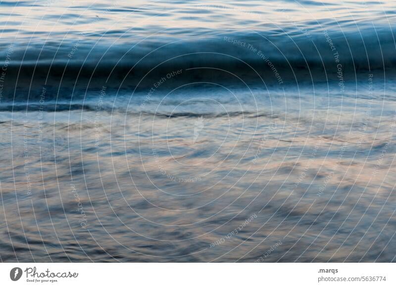 Welle Traum Illusion Küste Langzeitbelichtung Unschärfe Perspektive abstrakt Experiment Bewegungsunschärfe Strand Wasser Meer Wellenbruch Naturgewalt Dynamik