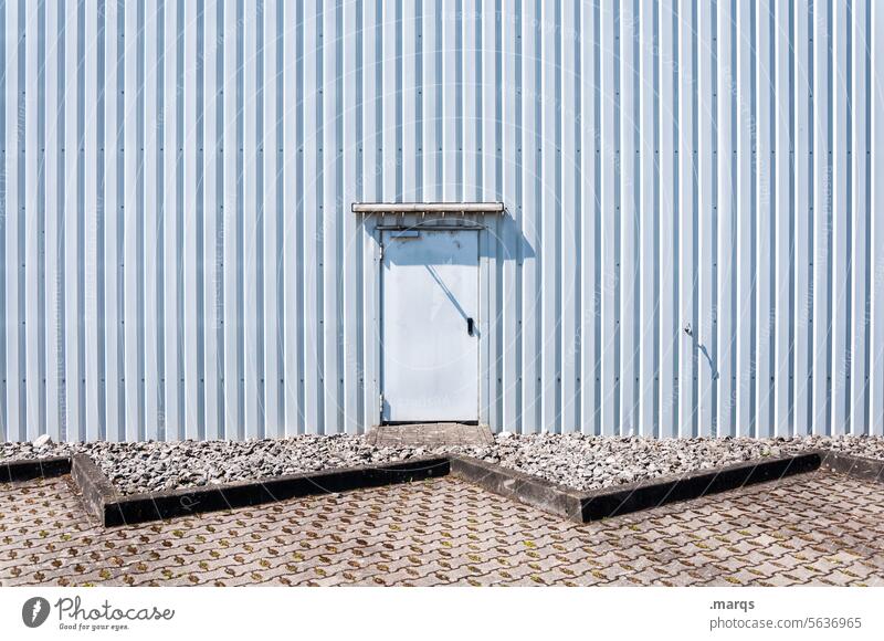 Notausgang Tür Fassade Linien Metall Muster Strukturen & Formen hell Streifen minimalistisch Gebäude Architektur eckig Design Ordnung