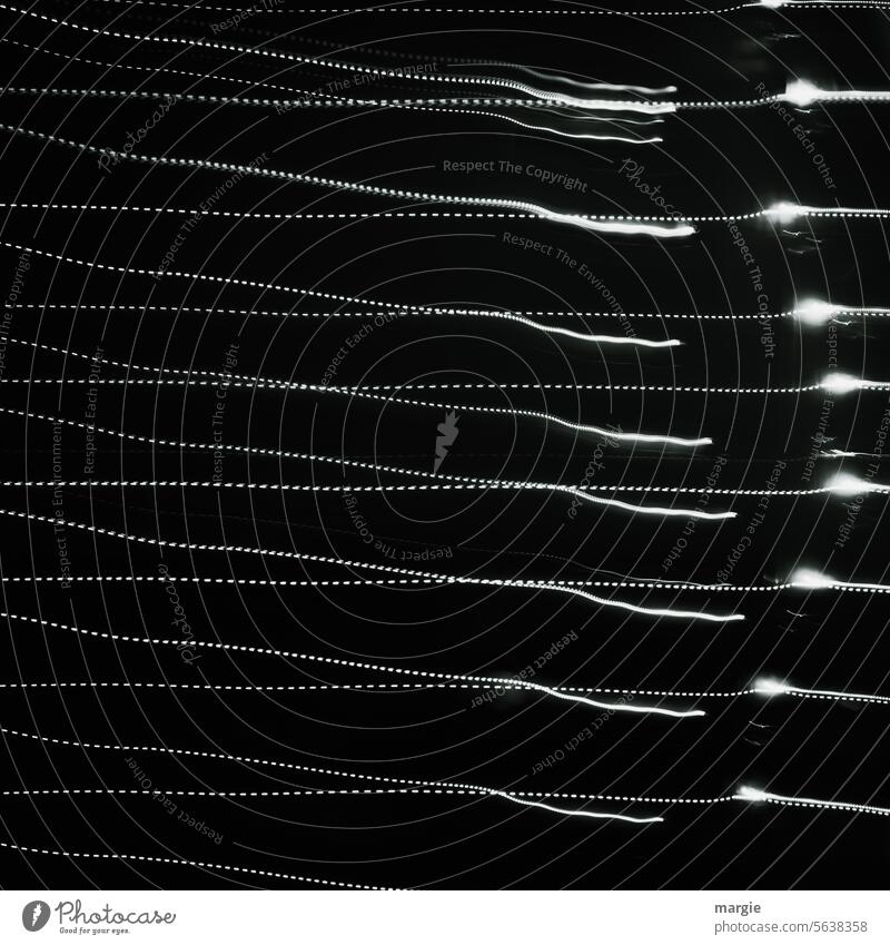Streifen und Linien Strukturen & Formen abstrakt Muster Außenaufnahme Blitze Linien und Formen graphisch Lichterkette minimalistisch dunkel Menschenleer Ordnung