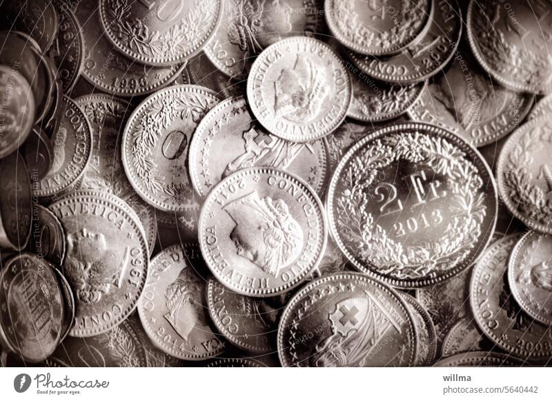 Geld Münzen Hartgeld Währung harte Währung Euro Bargeld Finanzen Geldmünzen sparen bezahlen Gewinn Einkommen Kapitalwirtschaft Reichtum Vermögen reich
