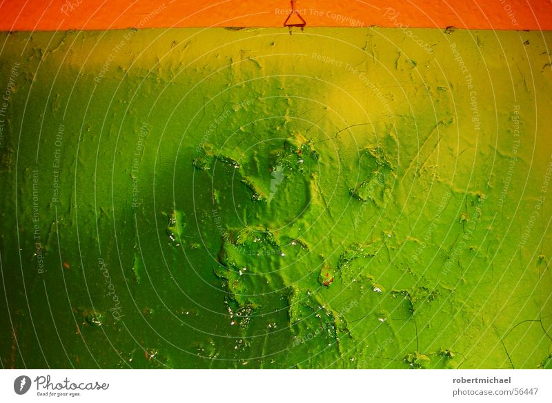 im Louvre ... Gemälde Hügel Wölbung grün hellgrün gelb rot Holz Nagel Wand aufhängen Pastellton Farbton gesprüht sprühen Spray Muster gemalt gezeichnet Pinsel