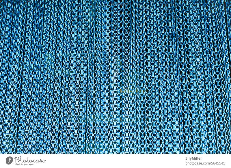 Blauer Kettenvorhang Vorhang blau Metall Kettenglied Nahaufnahme Detailaufnahme Farbfoto Sicherheit Verbindung Eisenkette