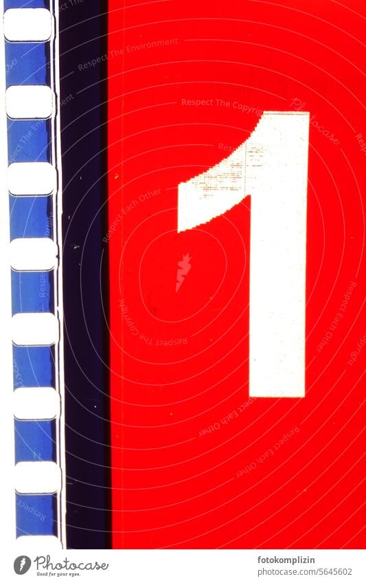 1 - eine eins Start abstrakt Nummer Typografie schrift mathematisch Zeitleiste analog retro 35mm Fotografie Kino Nostalgie Film negativ alt 35 Millimeter Film
