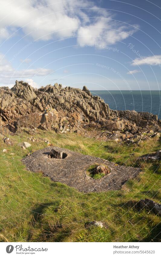 Sockel der Überreste des Wicker Man aus dem Film Wicker Man in Schottland, UK Weide Basis Dumfries und Galloway Drehort Küste Küstenlinie Natur Landschaft