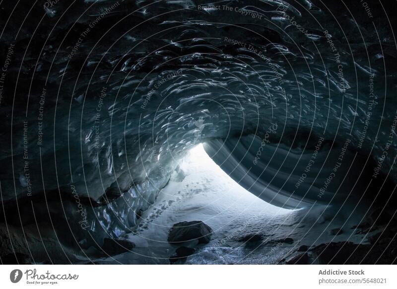Weiße Eishöhlen im Winter in Kanada Höhle gefroren Schnee Felsen Feld Golfloch rau Oberfläche Wetter kalt Temperatur extrem Innenbereich atemberaubend frieren