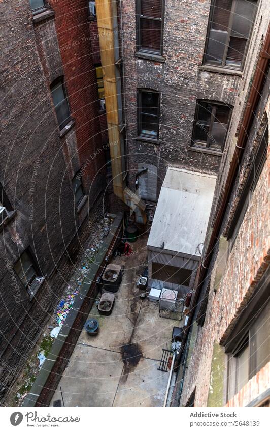 Unordnung im Hinterhof von Manhattan von oben New York State Overhead Müll Baracke Baustein Gebäude urban Großstadt Antenne Ansicht Schlamassel abgeworfen