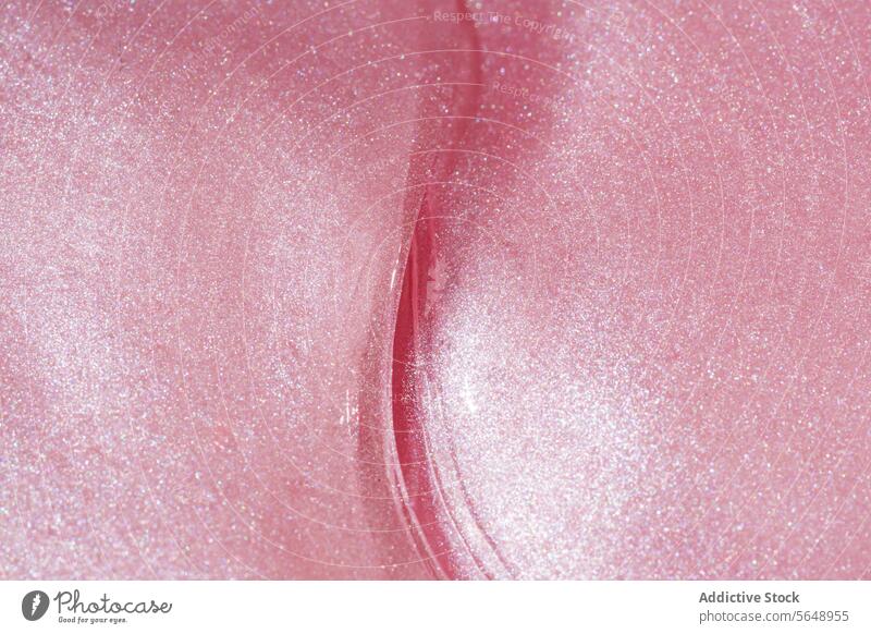 Nahaufnahme einer schimmernden rosa Textur mit einer Kurve abstrakt Design Oberfläche Detailaufnahme Glitter funkeln Hintergrund Makro Muster glänzend hell