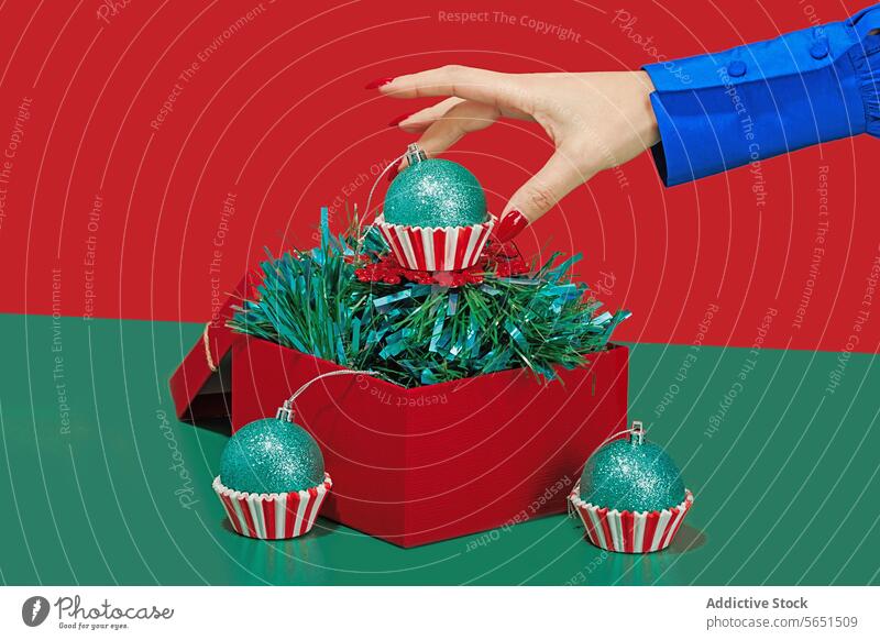 Cupcake Ornament Abholung Hand blau Hülse Glitter grün Weihnachten festlich Lametta rot Kasten Dekoration & Verzierung Feiertag glänzend hell pflücken