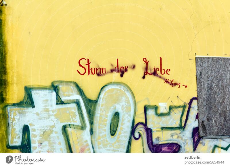Sturm der Liebe aussage message parole tagg grafitto grafitti gesprayt farbe botschaft taggen mauer nachricht sachbeschädigung schrift slogan sprayen sprayer