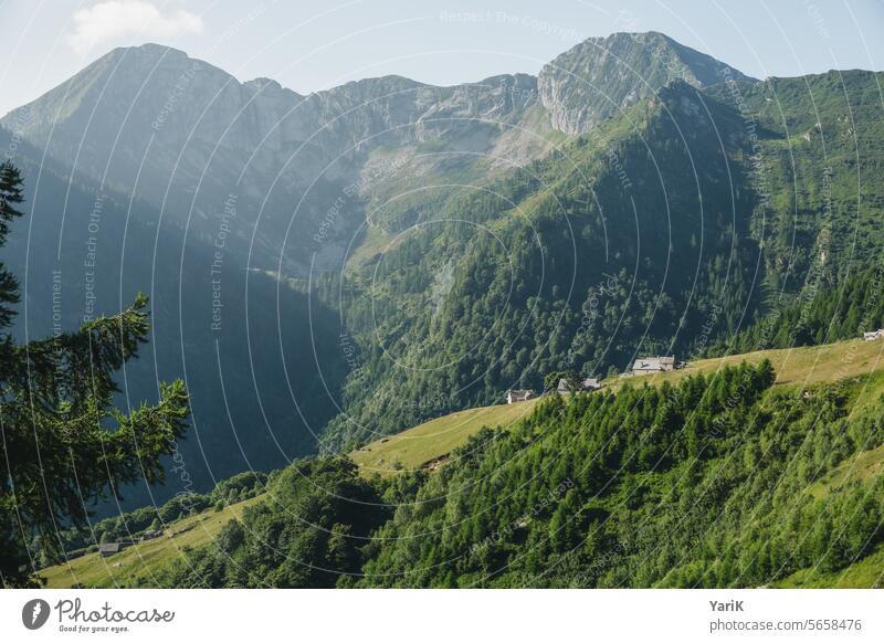 Val Grande - Blick auf Rifugio Weitsicht weitblick Ausflug rau Hügel hügelig natur outdoor steinig pfade erleben wildnis Europa Fernweh wanderlust alm almwiese