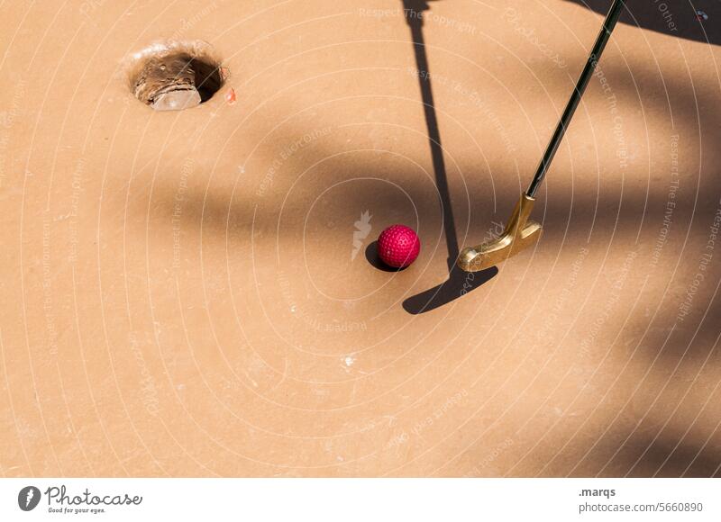 Minigolf Schatten Licht Ziel Präzision Erfolg Freude Sportstätten Golfschläger Golfball Spielen Ball Minigolfschläger Freizeit & Hobby Minigolfbahn